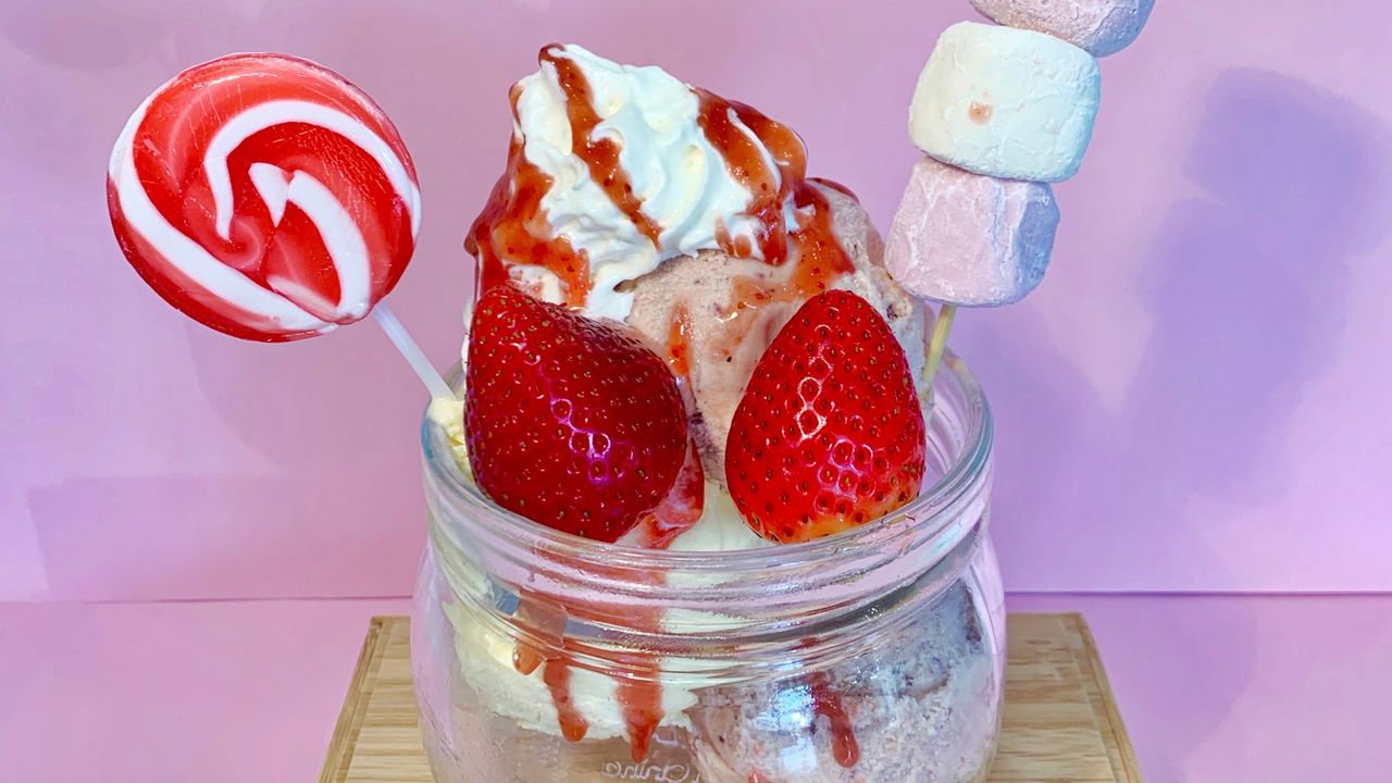 Strawberry Sundae - Large