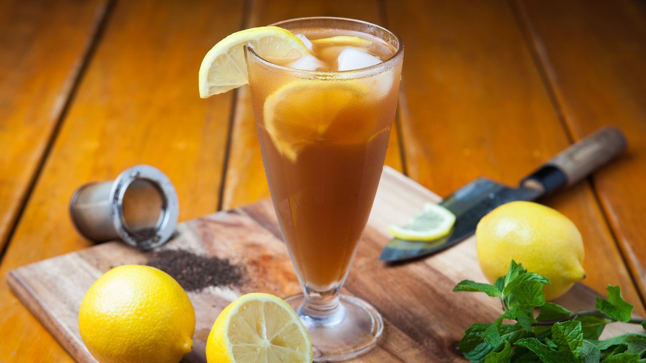 Freshly Brewed Lemon Iced Tea