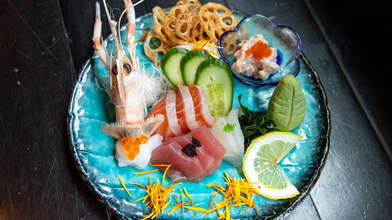 Shou's Assorted Sashimi Plate (Small) (7-8)