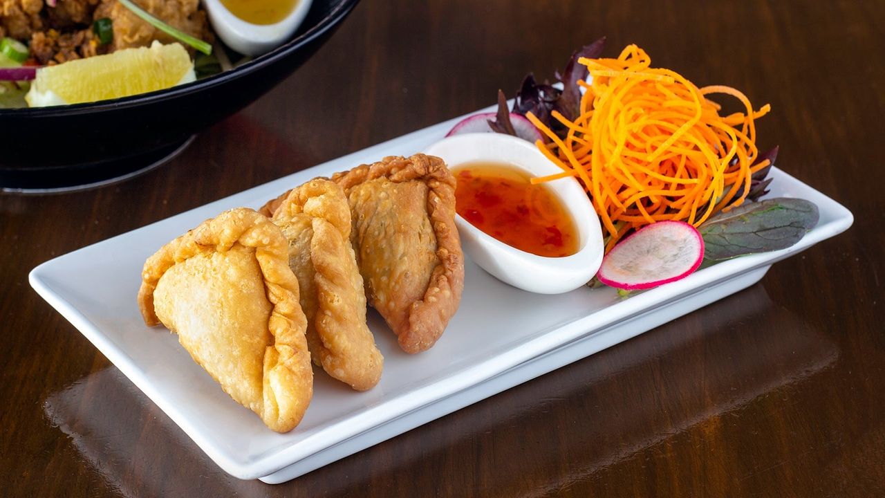 Curry Puffs (4 Pcs)