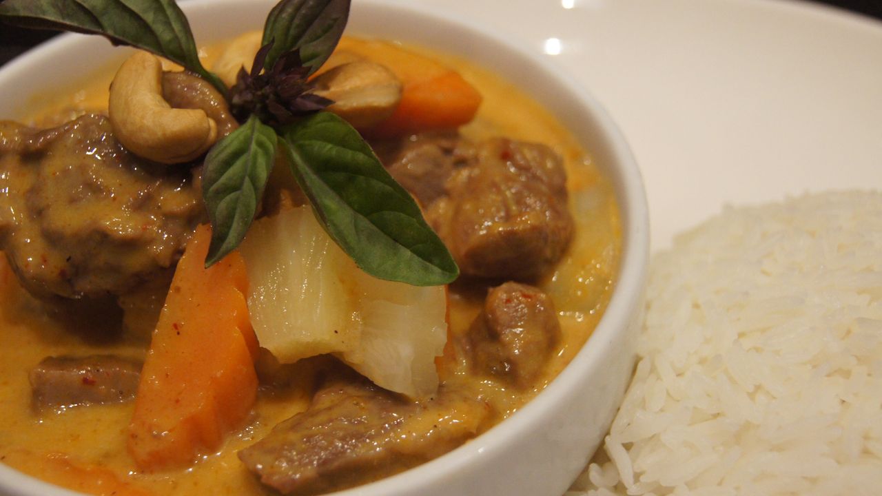 Beef Massamun Curry With Rice