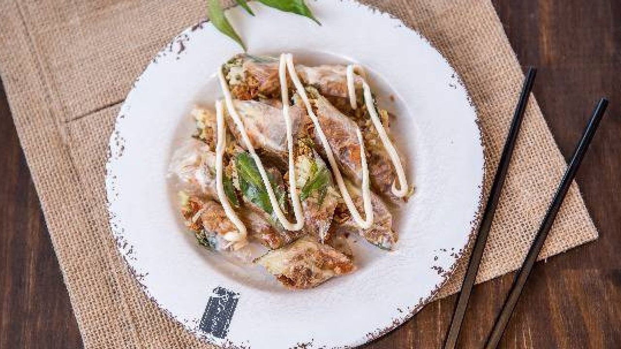 Dried Shrimp and Sour Mango Mini Rice Paper Rolls (Banh Trang Cuon)