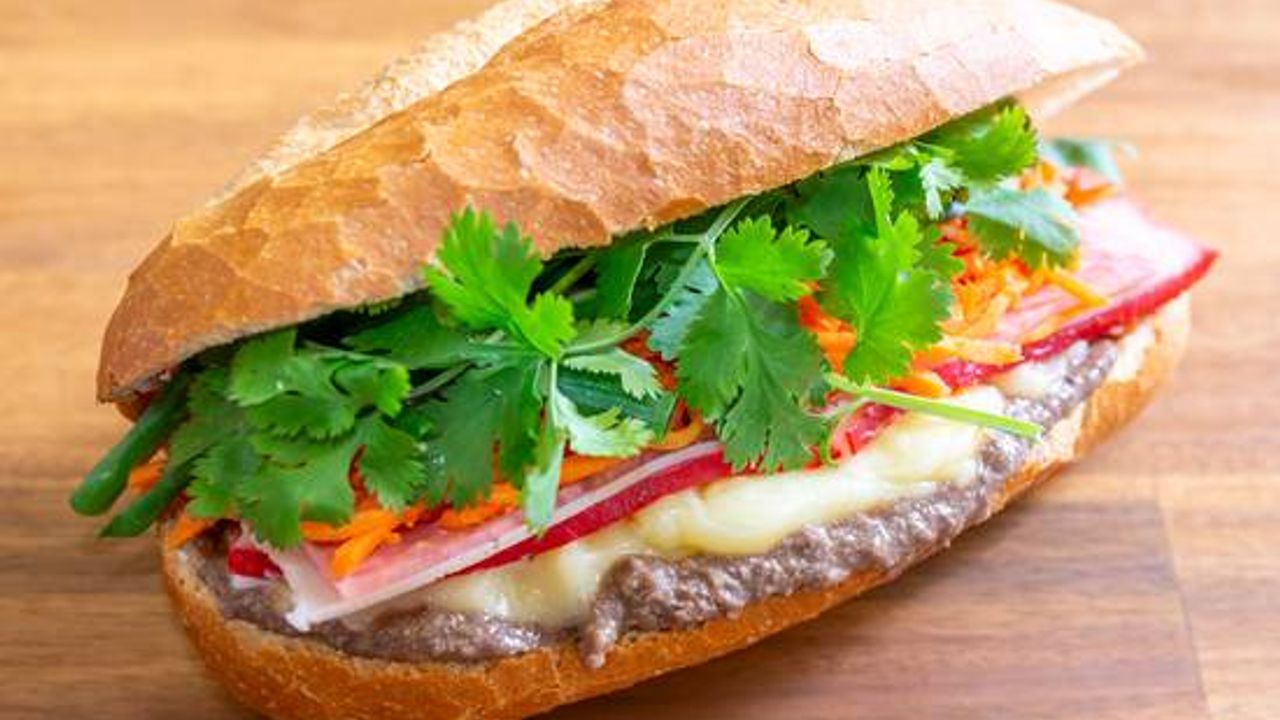 BÁNH MÌ (Vietnamese Rolls)