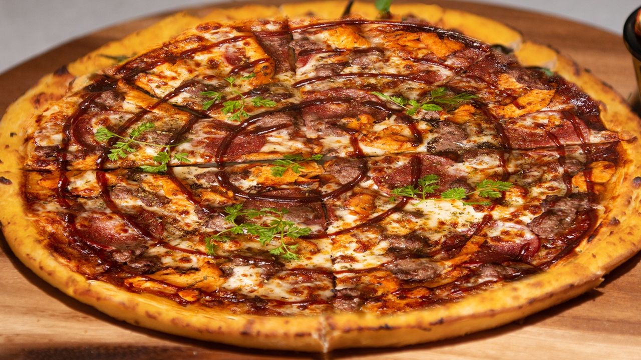 Beef and Onion Pizza
