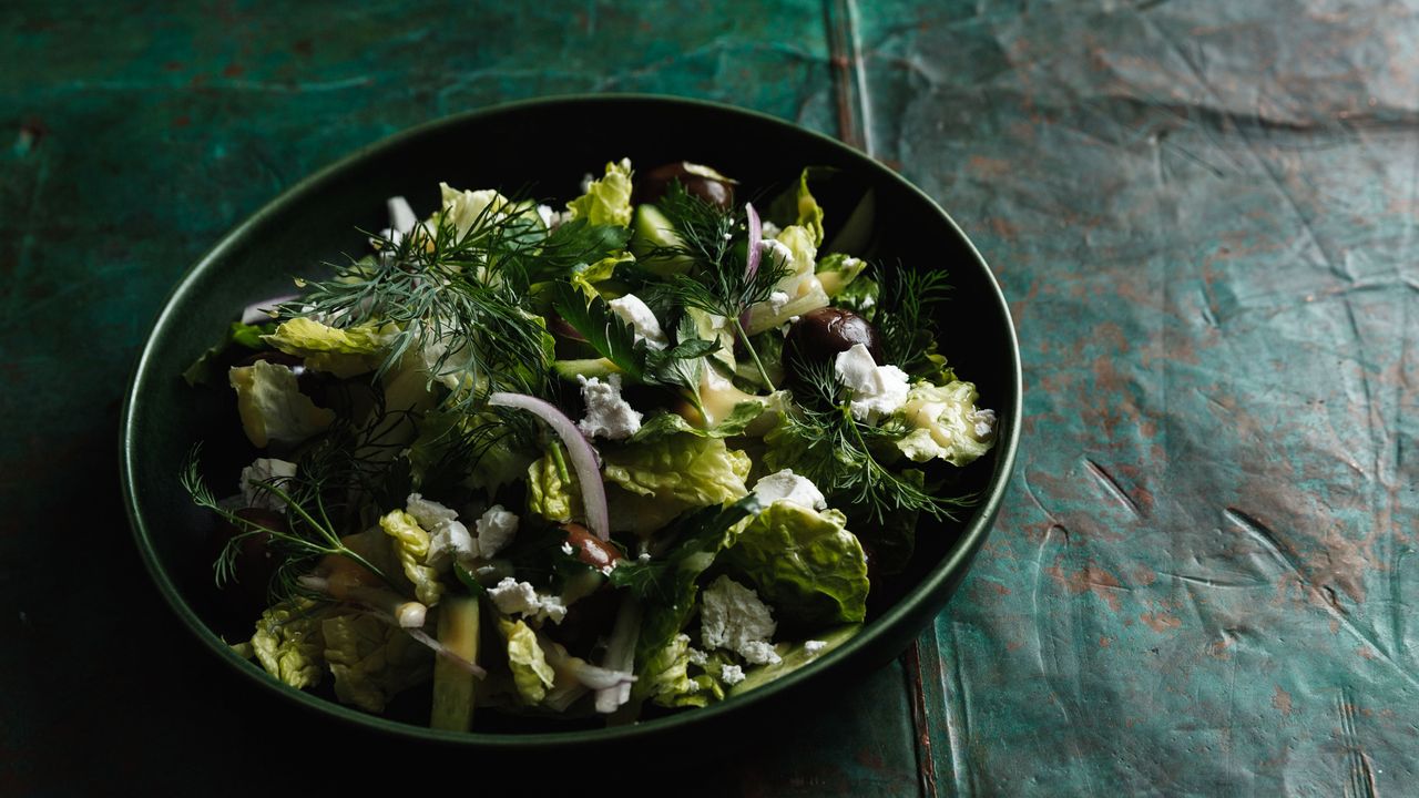 Mediterranean Summer Salad (V)