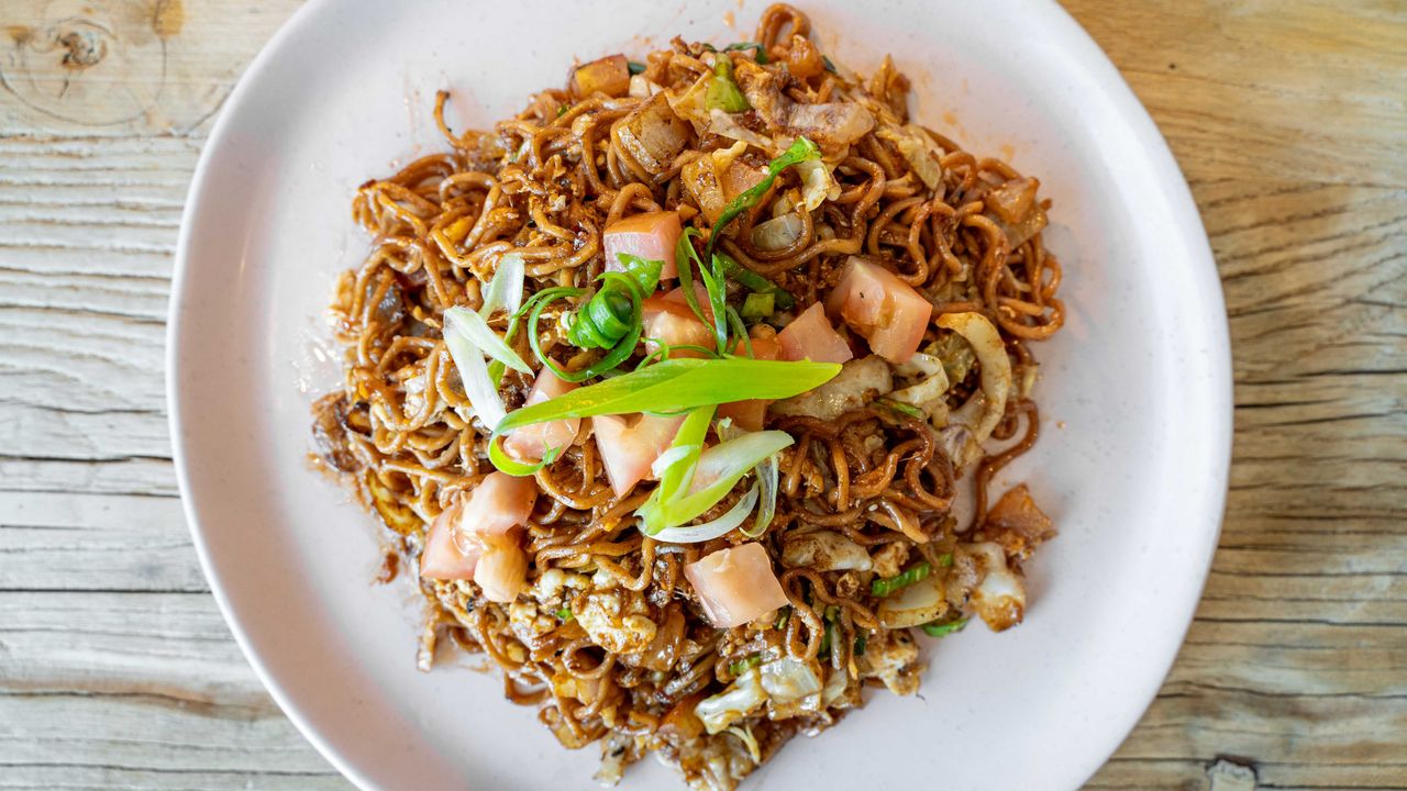 5. Tomato Mee Goreng (Vegetarian)