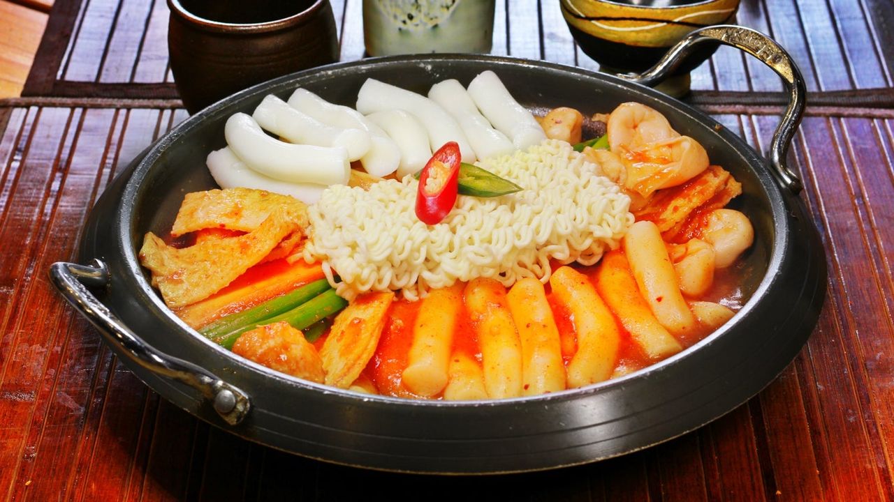 Chilli Rice Cake and Fish Cake Hot Pot