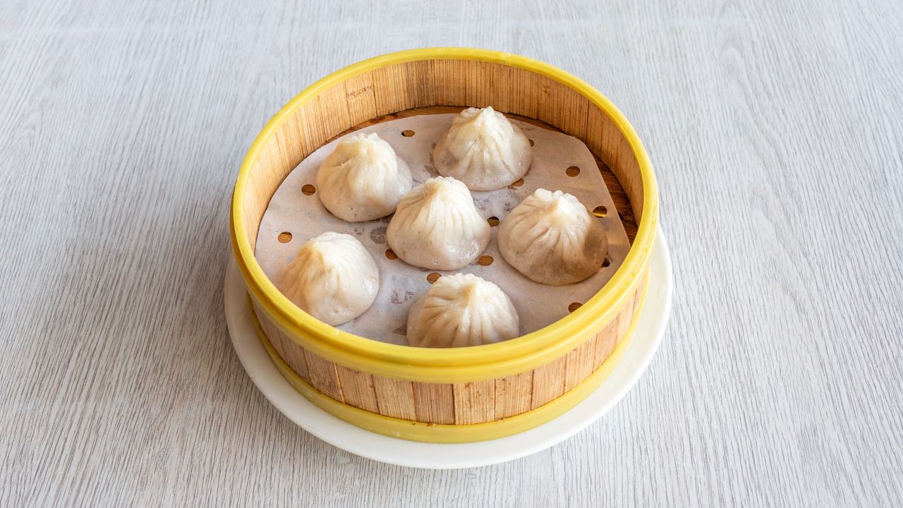 Shanghai Pork Dumpling (6pc) 小籠包