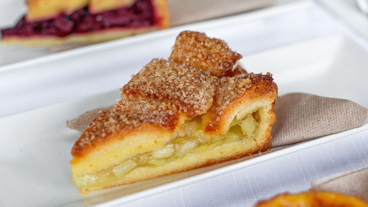 Slice Classic Apple Pie