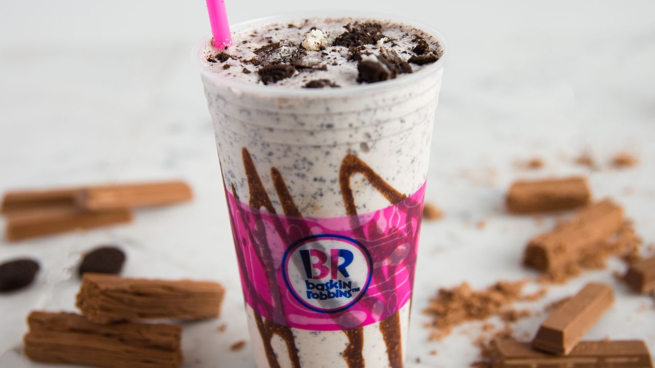 (Large) Cookies N Cream Ultimate Shake - Vanilla ice cream with lots of cream filled chocolate cookie chunks throughout