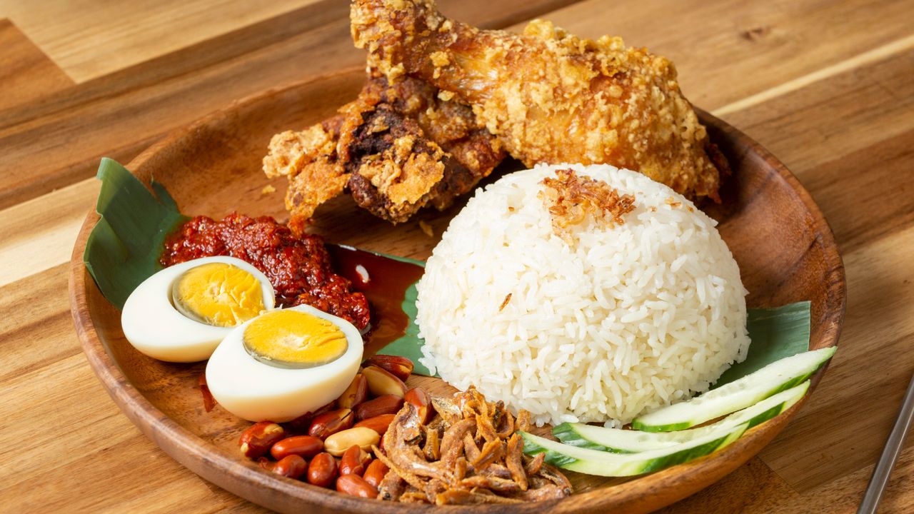 Nasi Lemak With Fried Chicken