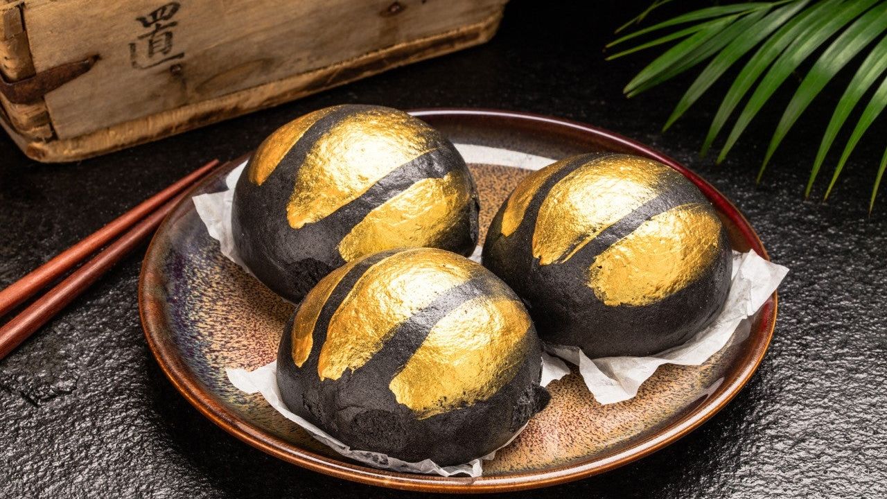 Charcoal Flavoured Golden Lava Bun (3 Pieces)