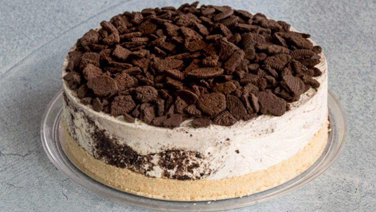 Cookies & Cream Classic Cheesecake