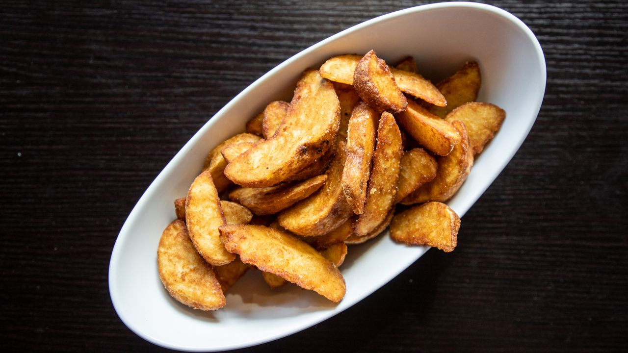 Seasoned Wedges & Sour Cream