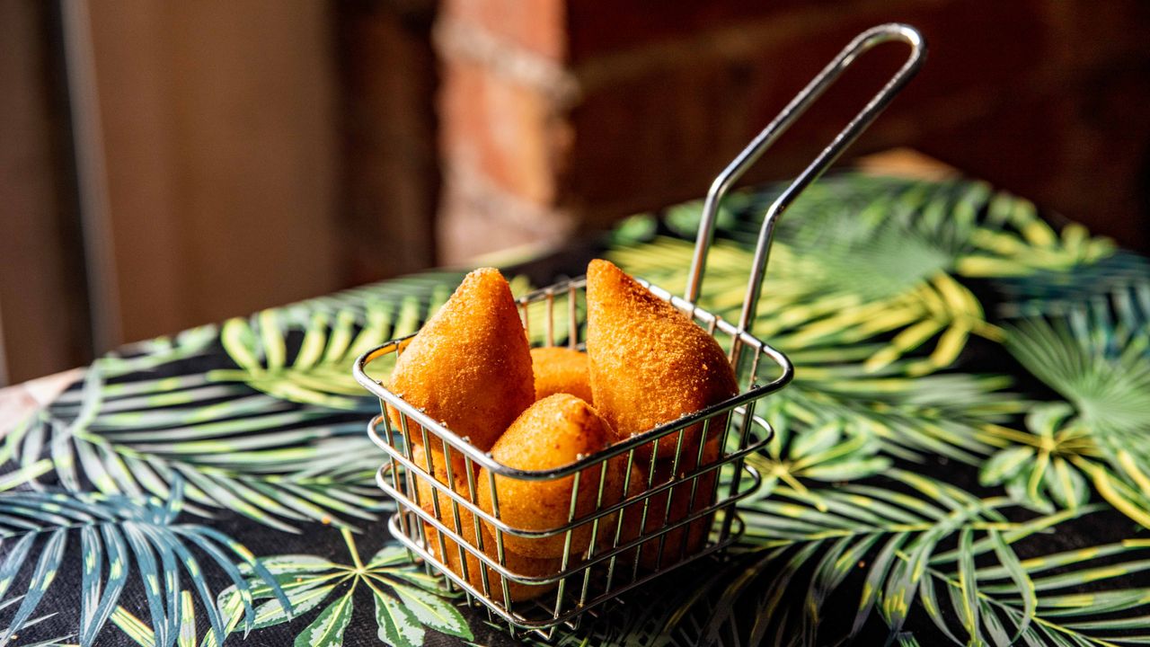 6 Mini Coxinha