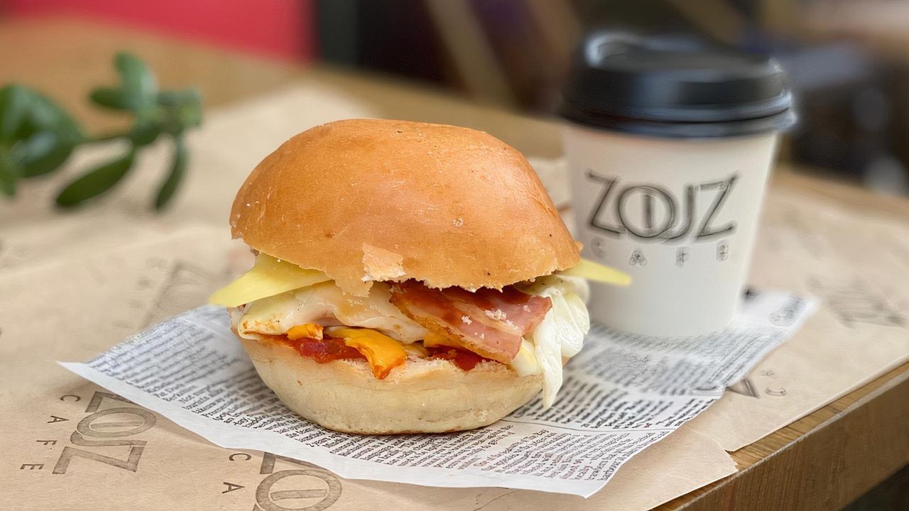 Bacon egg Roll & Coffee