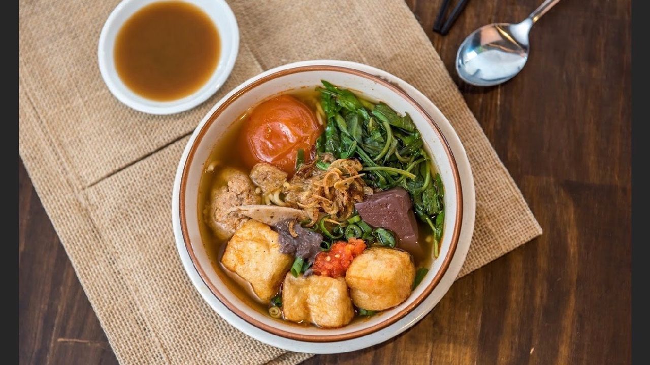 Water Spinach Crab Noodles (Canh Bun)
