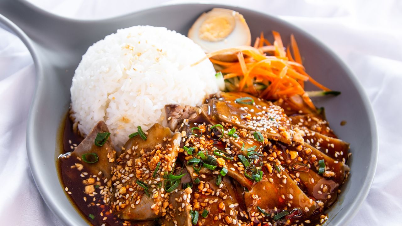 R05. Rice w/ Braised Pork 卤猪肉饭