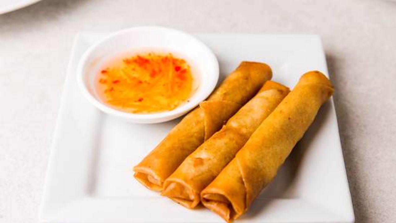 Vegetarian Spring Rolls (V)