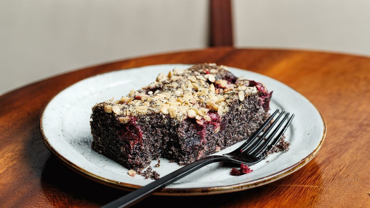 Poppyseed & Sour Cherry Crumble