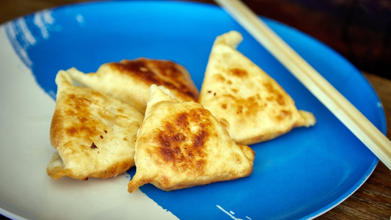 Pan-Fried Chicken Dumplings (4 Pcs)