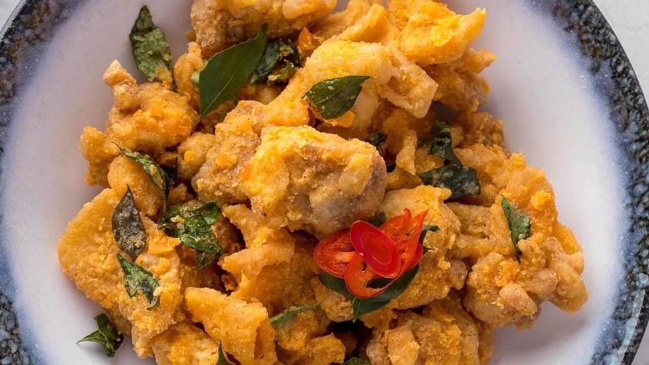 L5, Deep Fried Chicken/Fish/Pork With Salted Egg Sauce / 咸蛋鸡/猪肉/鱼片