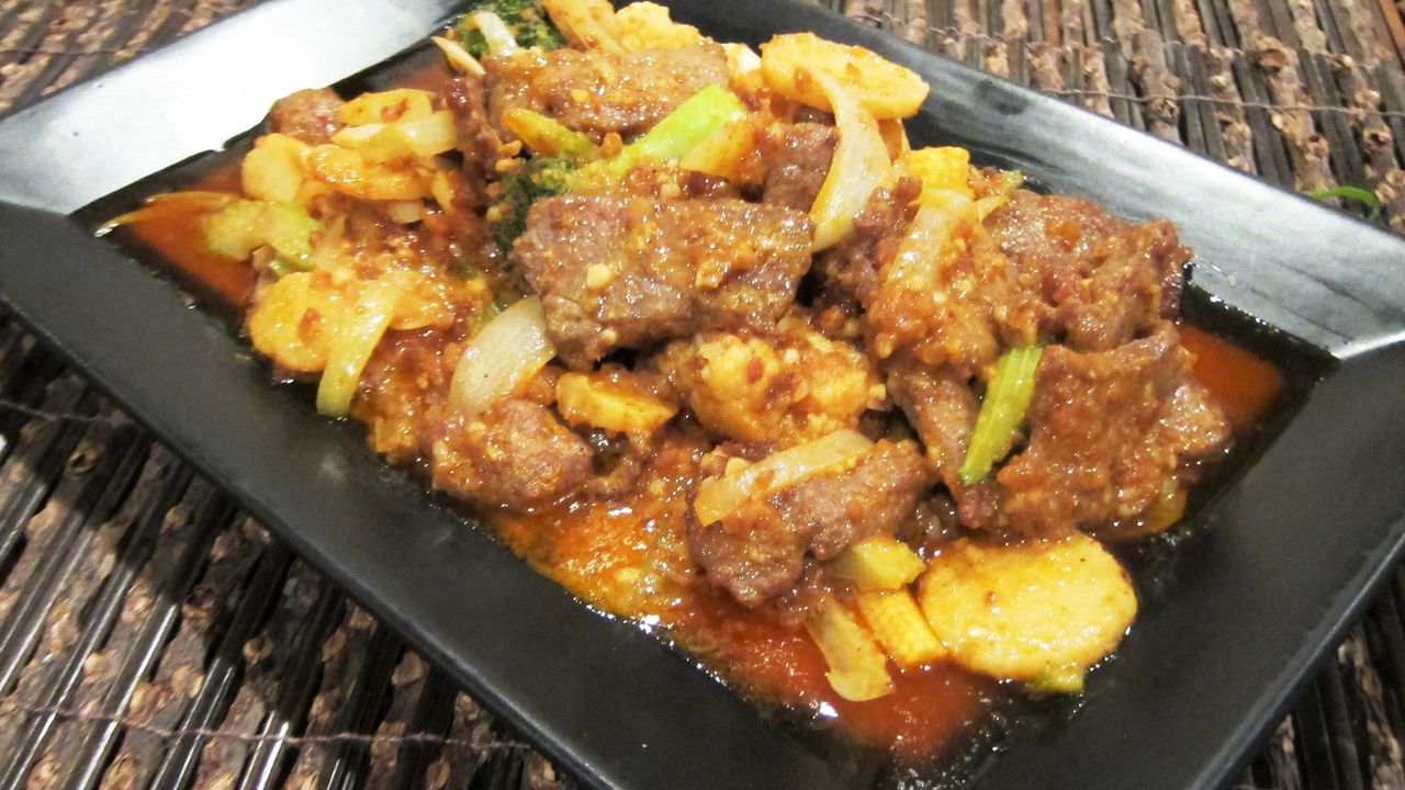 Stir-Fry Beef in Satay Sauce & Vegetables