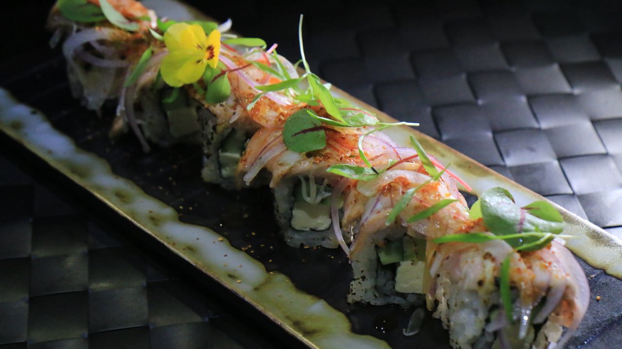 Spicy Seared Salmon Cream Cheese Roll