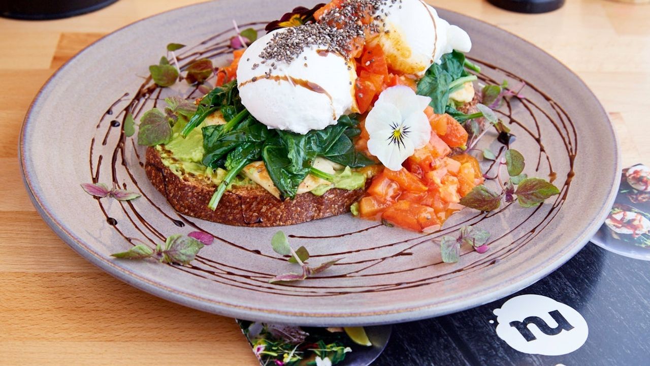 Chilli Eggs (2339kj) (V)