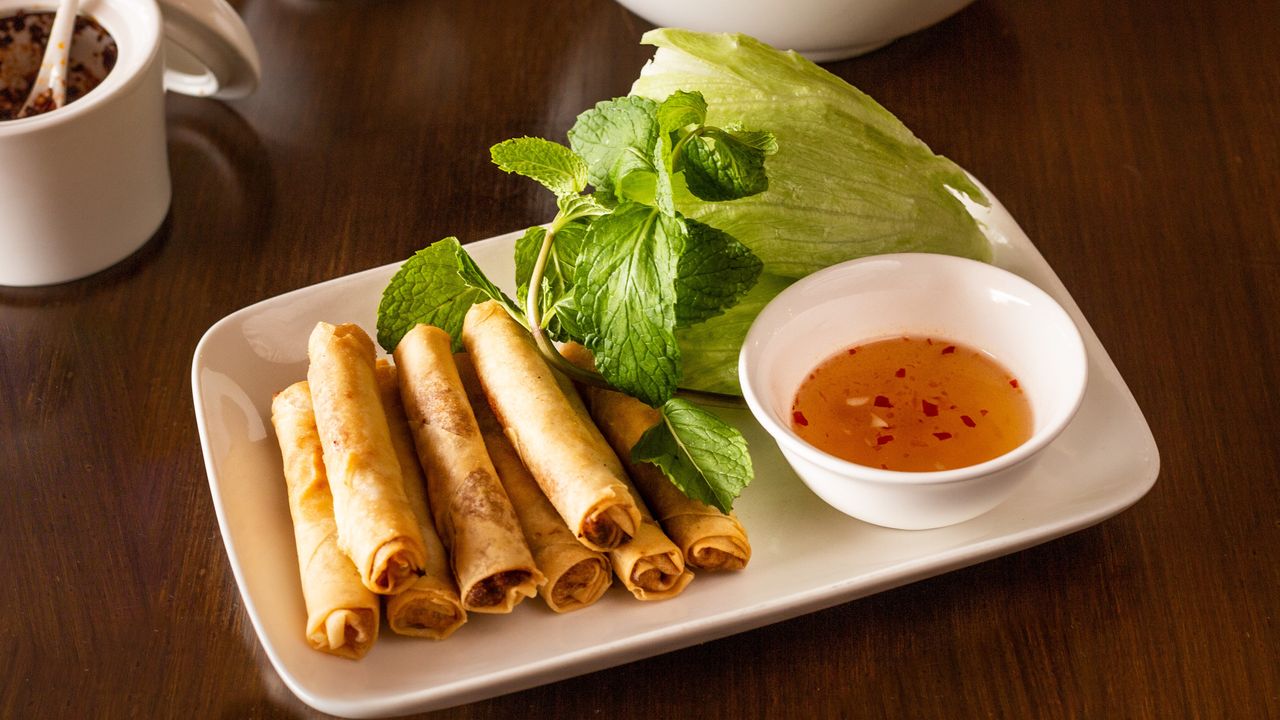 Chicken Spring Rolls (8)