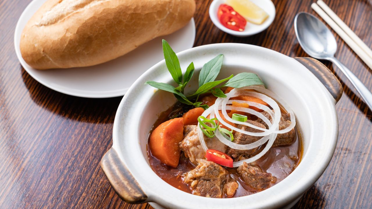 23. Beef Stew with Bread Roll