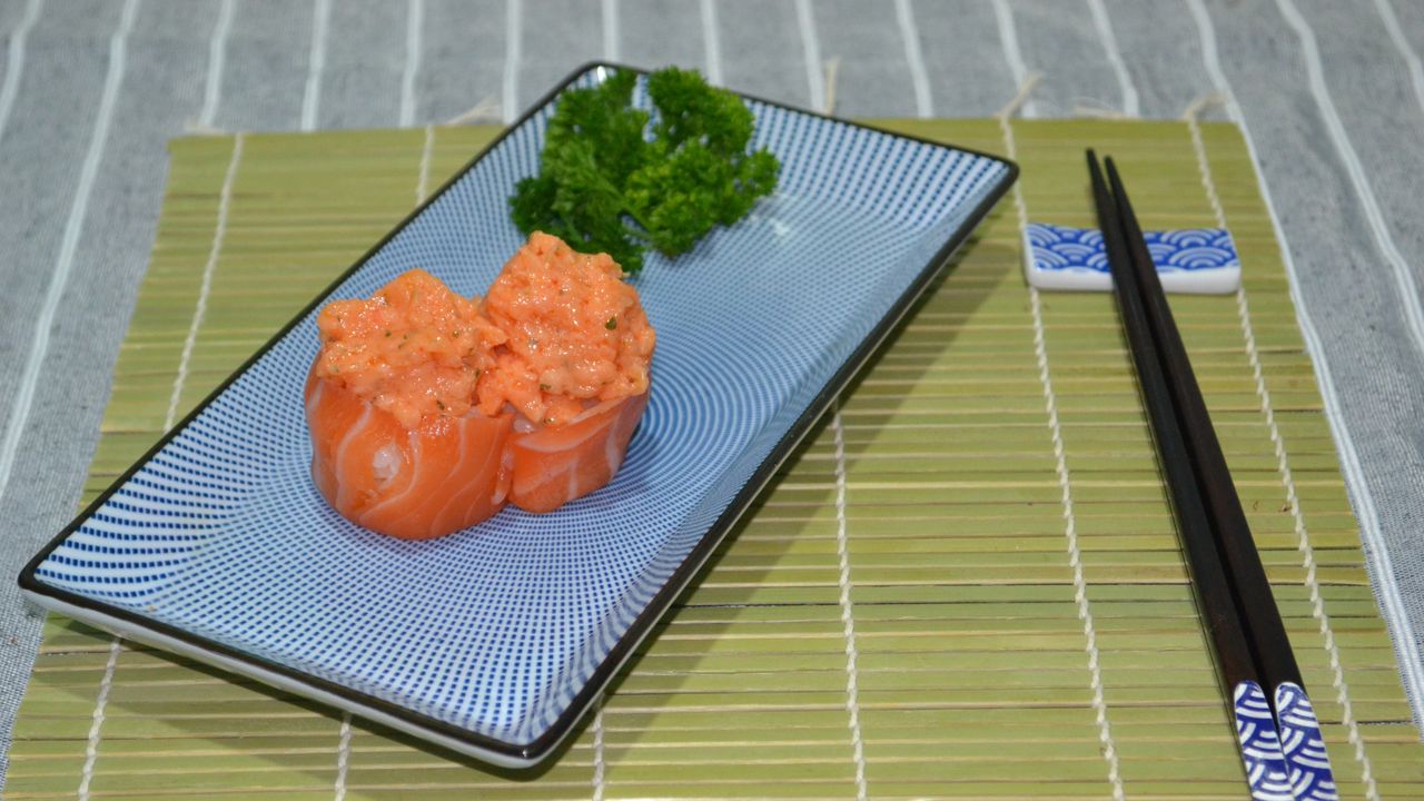 Salmon Ship with Lobster Salad (2pc)
