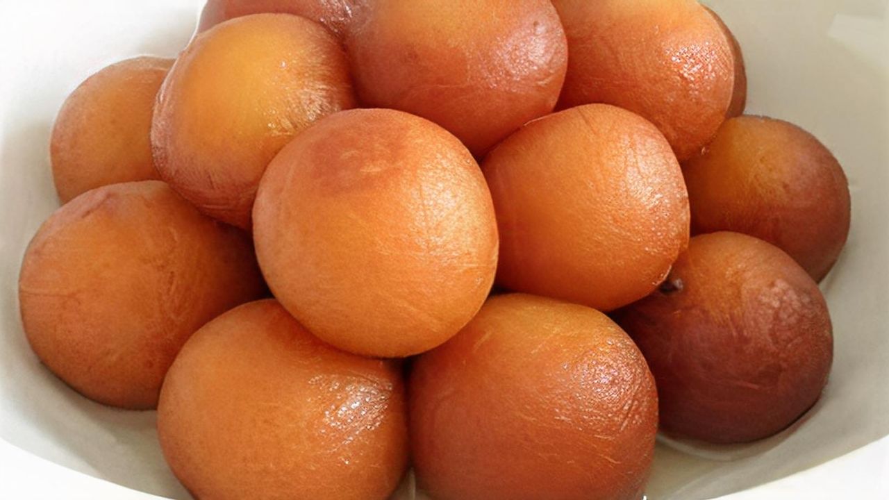 1. Gulab Jammun (3 Pieces)