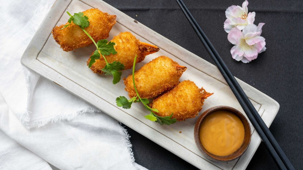 Crab Claws (4) with Topiko Mayo