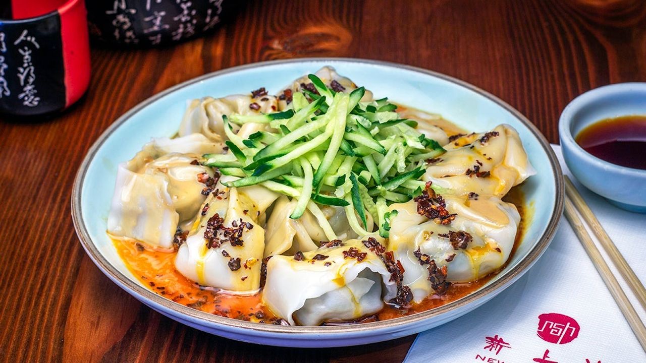 Prawn Wontons with Chilli Oil, Peanut and Sesame Sauce (10 Pieces)