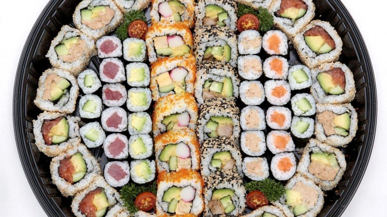 Sushi Roll Favourites Platter (62pcs)