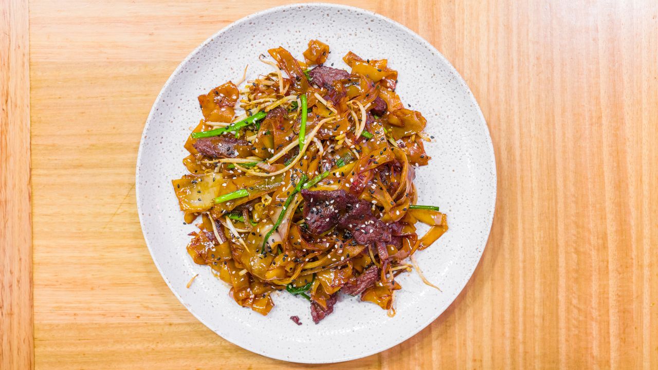 Stir Fried Rice Noodle with Soya Sauce & Beef