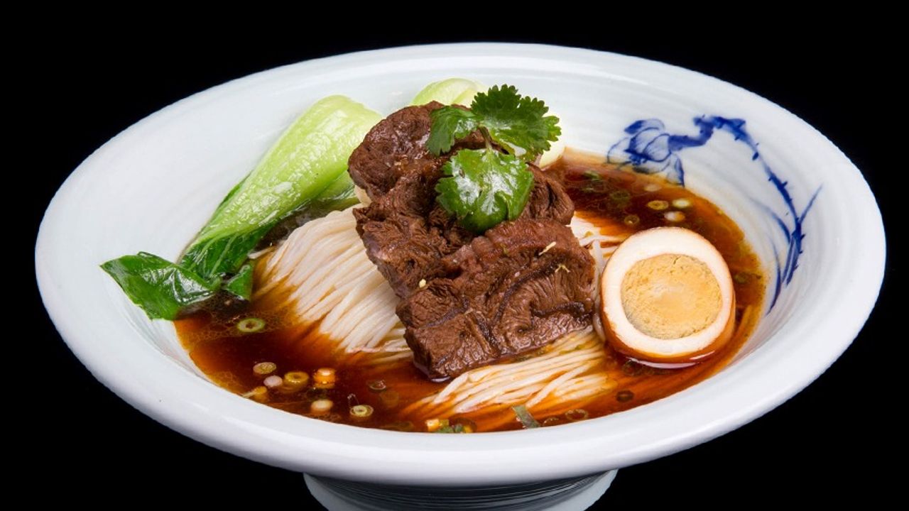 J01. Special Braised Beef Noodle Soup