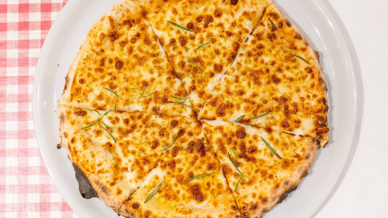 Garlic & Cheese Pizza