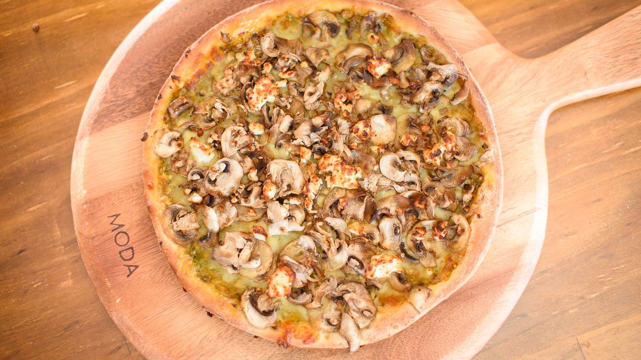 Pesto Pizza (V) (N)