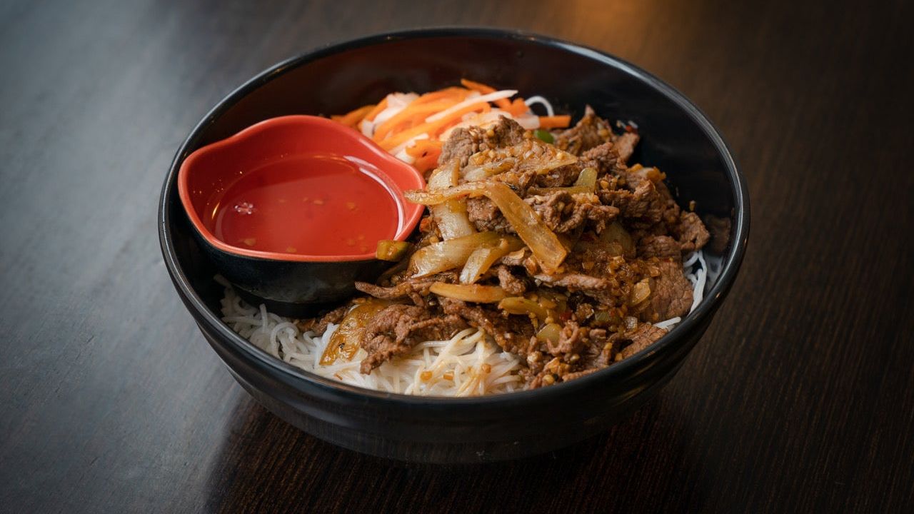 Bun, Stir-fried Beef and Chilli