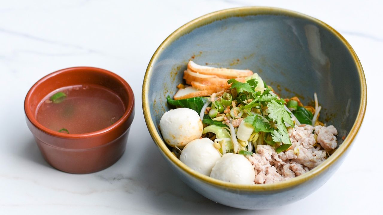 Chicken & Fish Ball Mee Pok