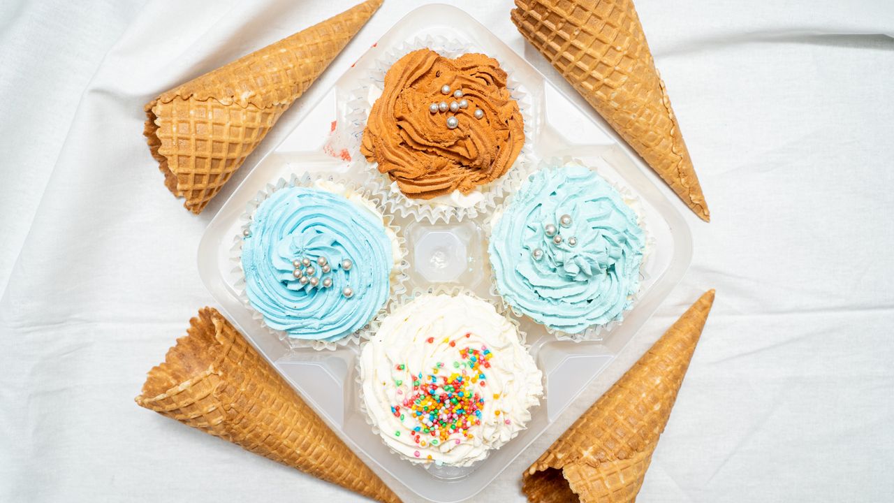 Vanilla Cupcake (5 + 1)