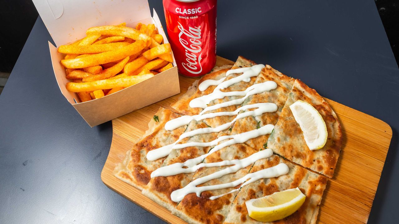 Gozleme, Small Chips & A Can of Soft Drink (Large)