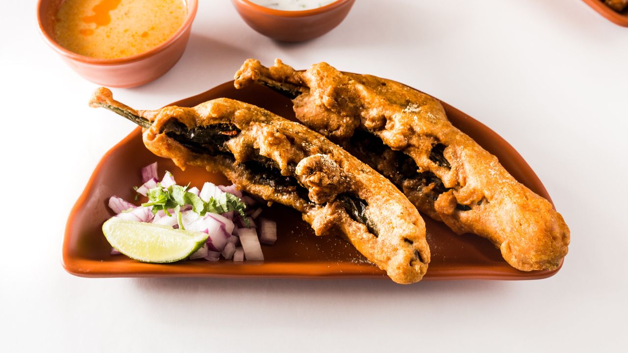 Cut Mirchi Bajji (V)