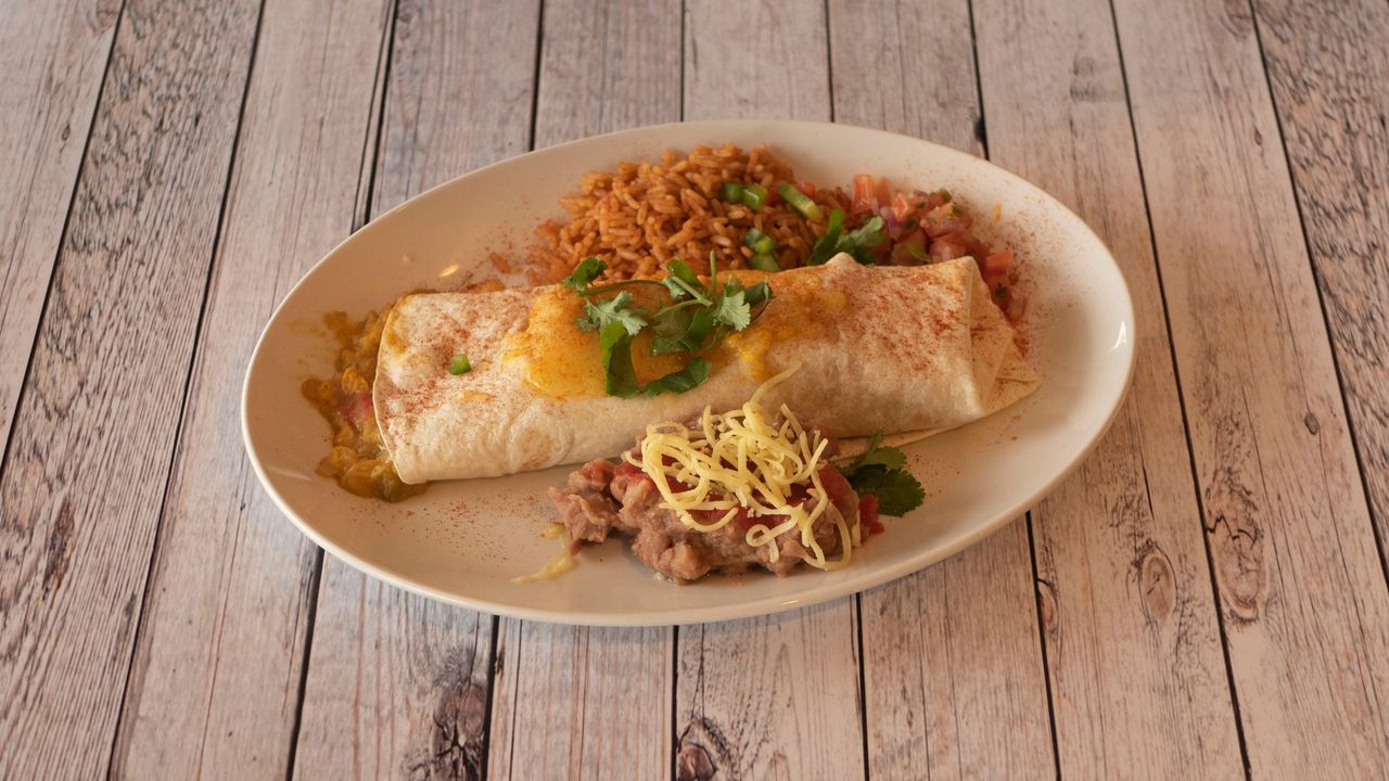 Pollo Elote Burrito