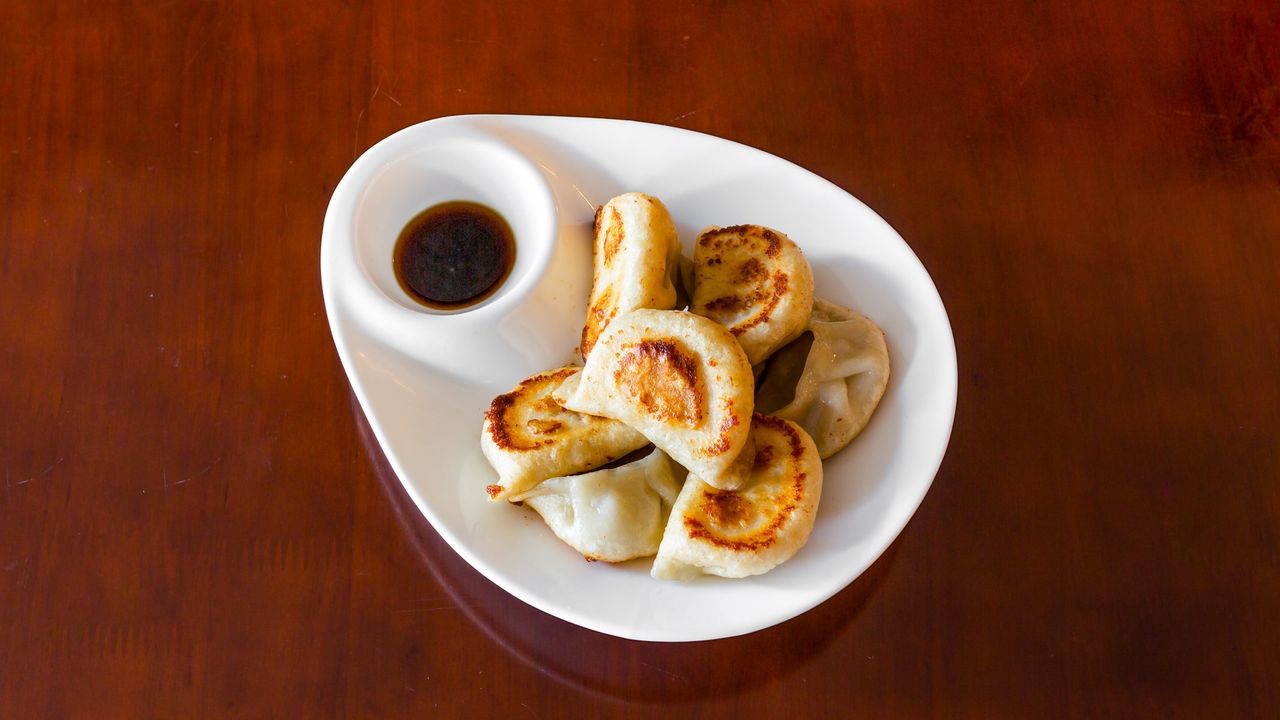 Pan Fried Pork Dumpling (8 Pcs)