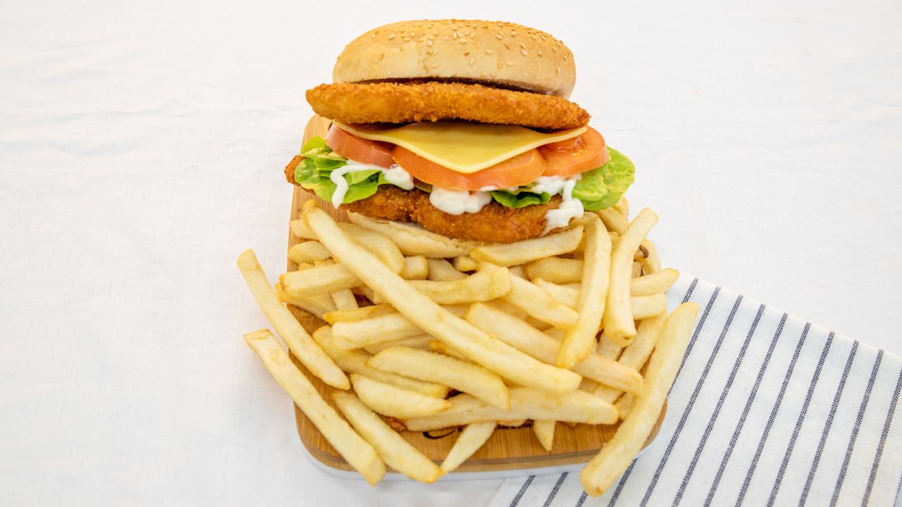 Super Schnitzel Burger