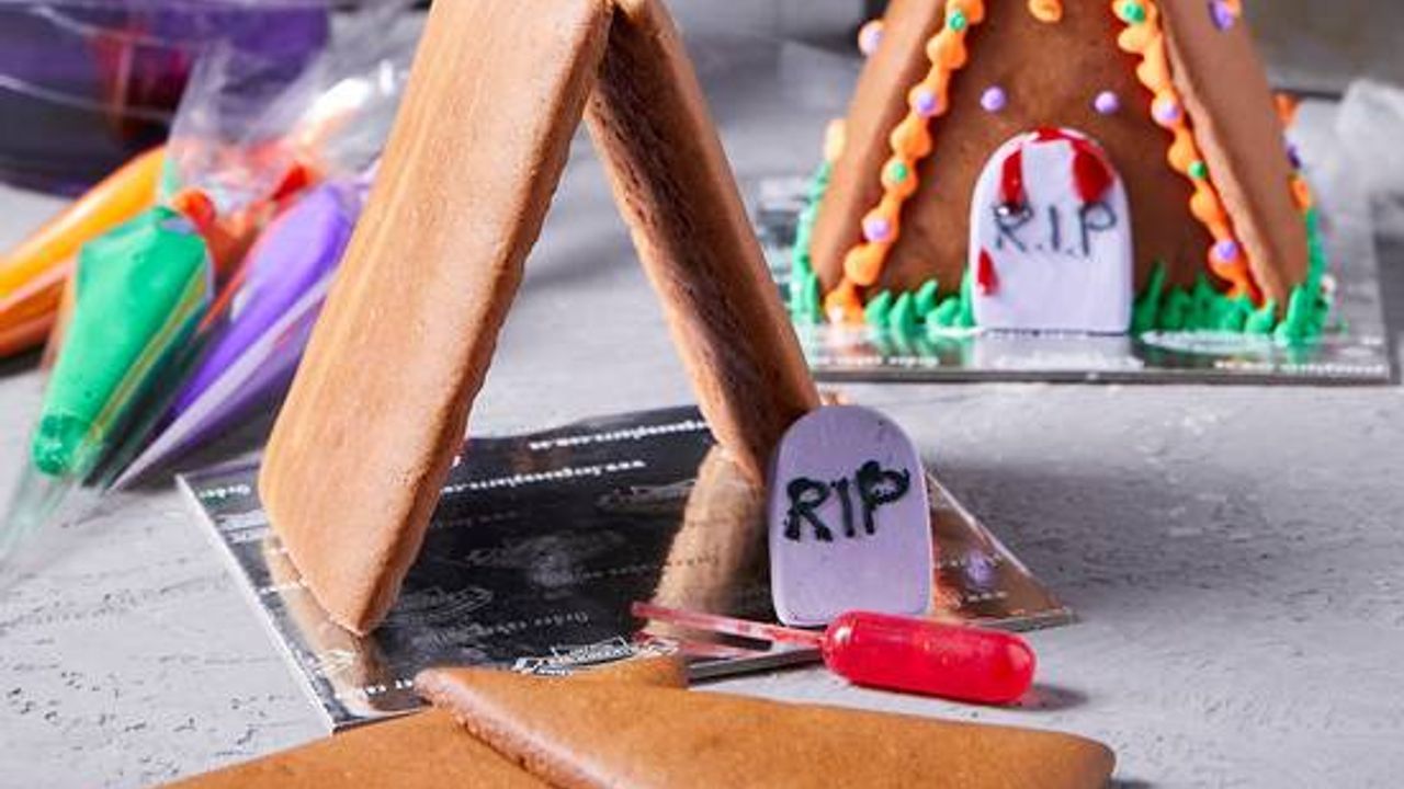 Halloween Gingerbread Decorating Kit