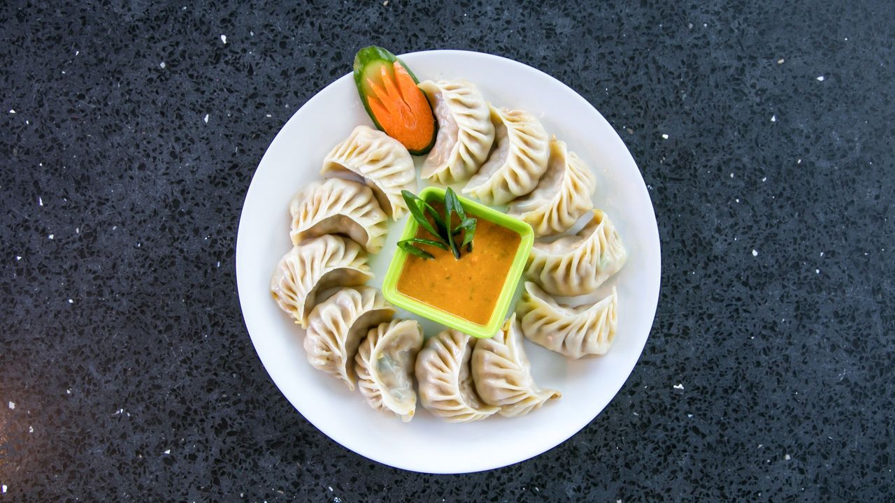 Steamed Mo:Mo (10 Pieces/Plate)